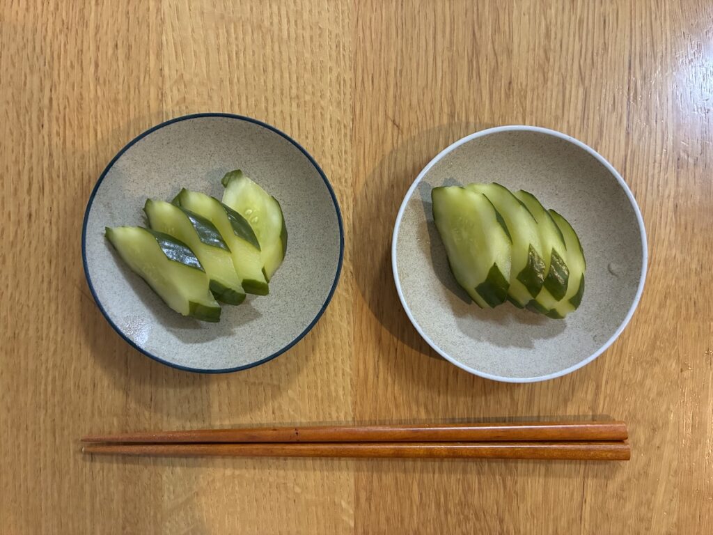 山椒追加ありのぬか床と追加なしのぬか床で漬けたきゅうりの比較