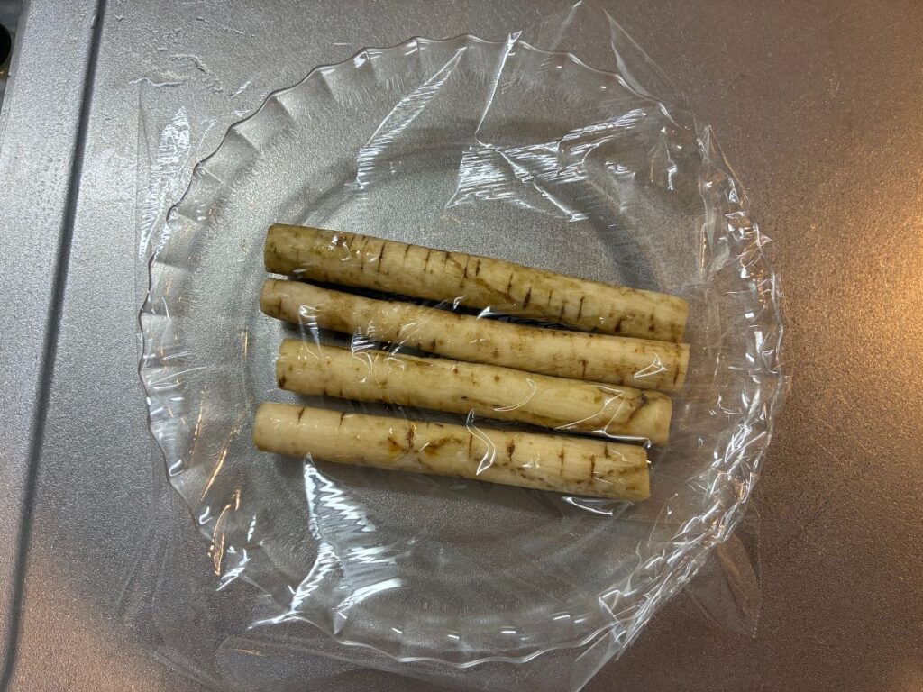 ラップをかけたごぼう