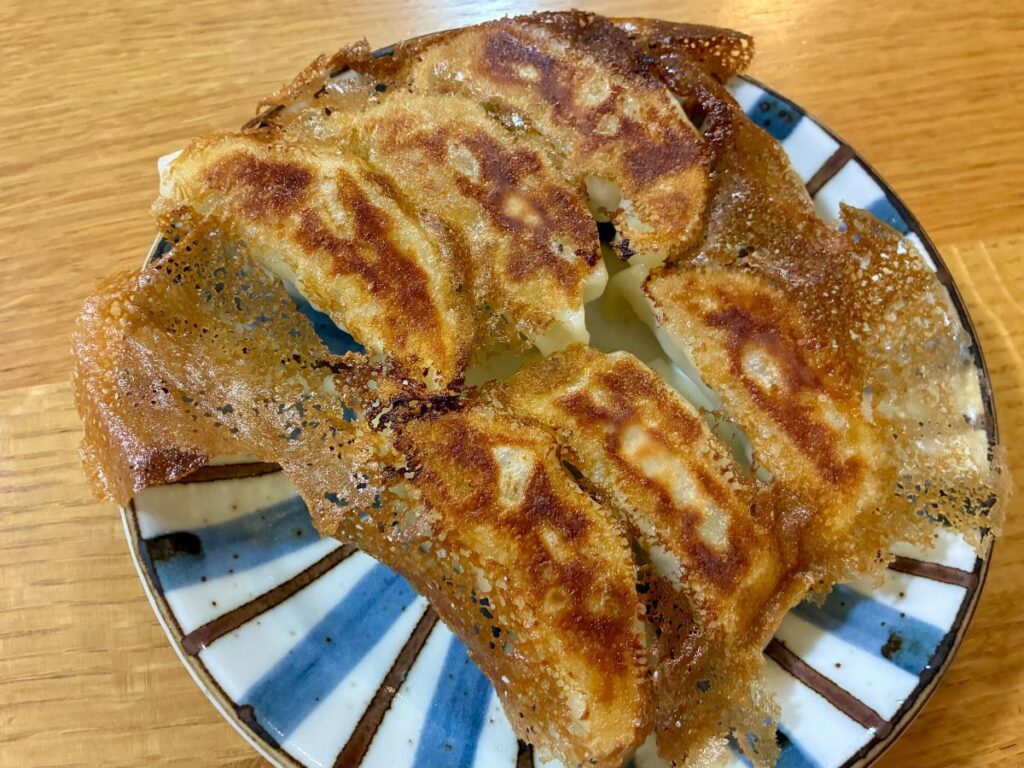 トップバリュ ベストプライス「ギョーザ」6個の羽根付き焼き上がり